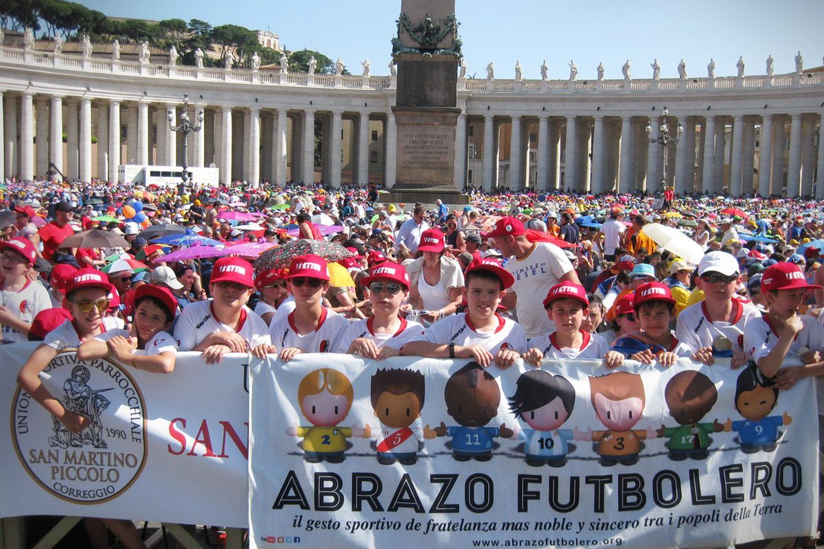 ABRAZO FUTBOLERO con CSI
Roma, Vaticano, Piazza San Pietro - 7 giugno 2014
Gracias FRANCISCO ;