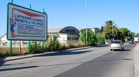 cartellone pubblicitario stradale