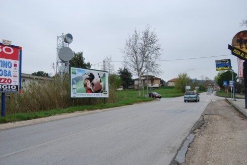 affisione pubblicitaria esterna