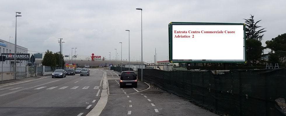 cartellone stradale per pubblicità e promozione