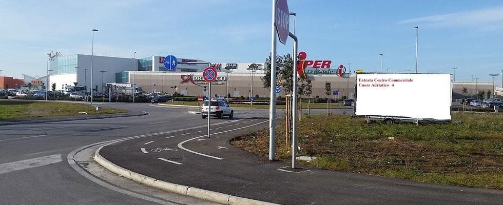 cartellone pubblicitario esterno