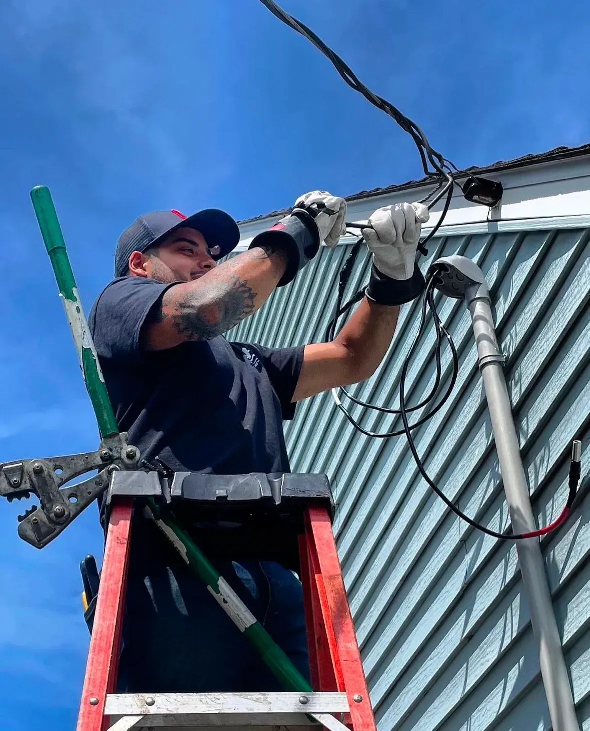 Smoke detector on a white ceiling with a circular light.