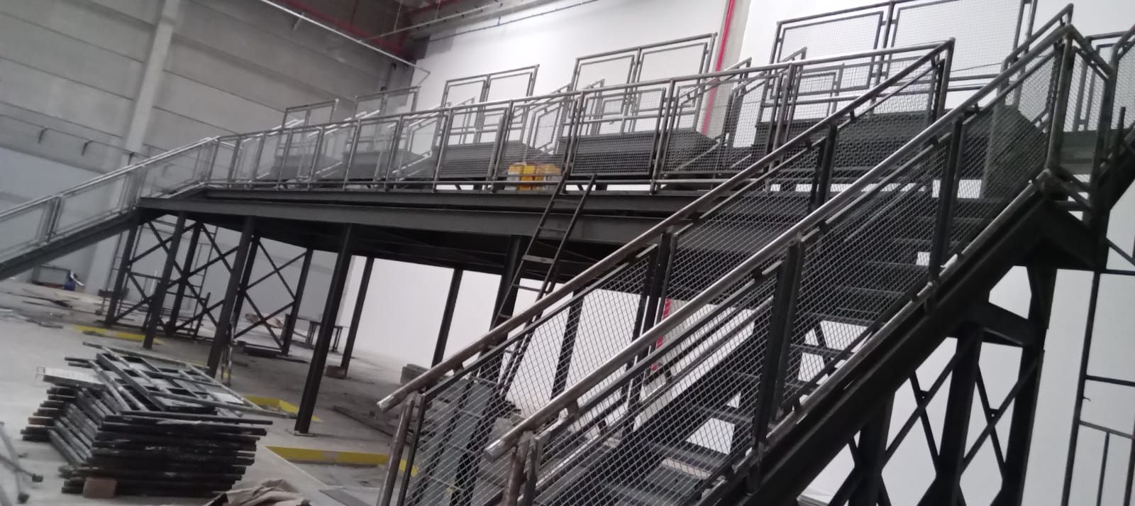 Instalação de Plataforma de Aço - Serralheria Serral