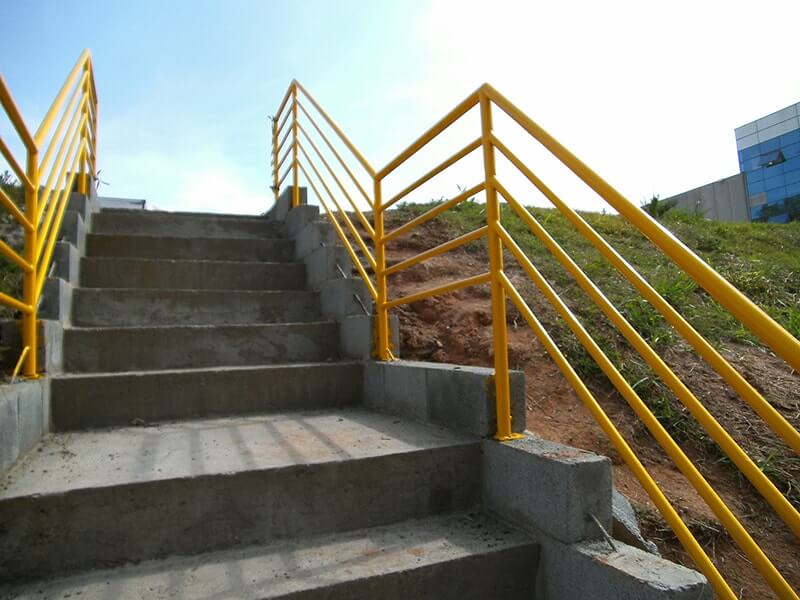 Fabricação, Instalação e Manutenção de Guarda Corpo de Aço em Escadas - Serralheria Serral