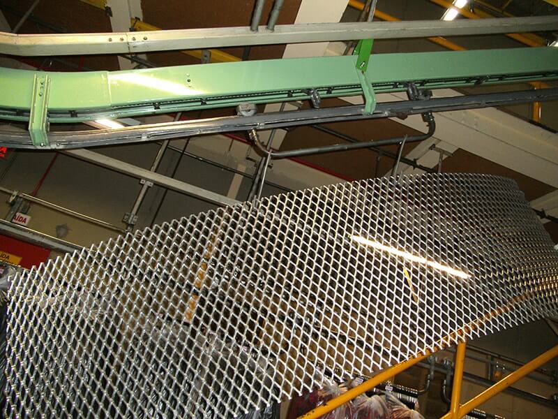Manutenção em Maquinas de Transporte de Material em Aço - Serralheria Serral