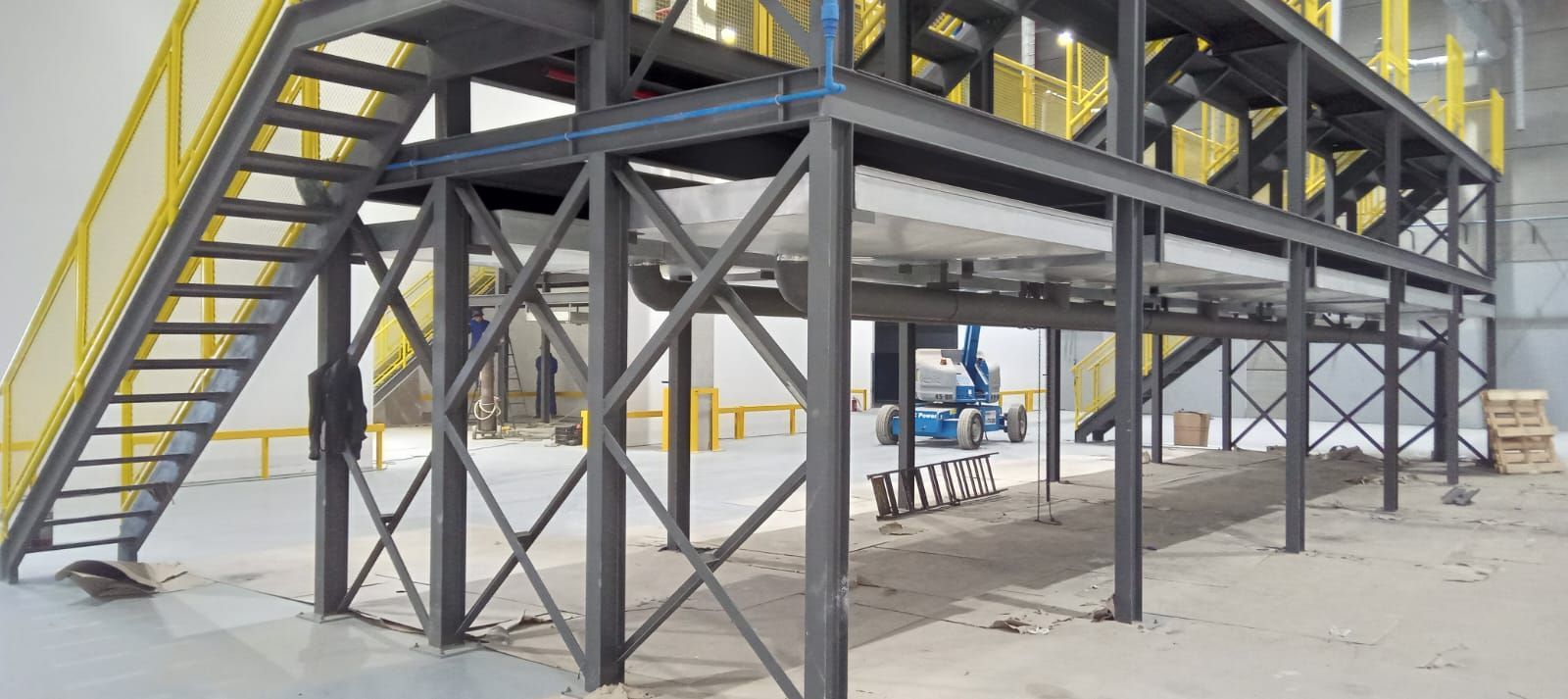 Instalação de Mezanino de Aço - Serralheria Serral