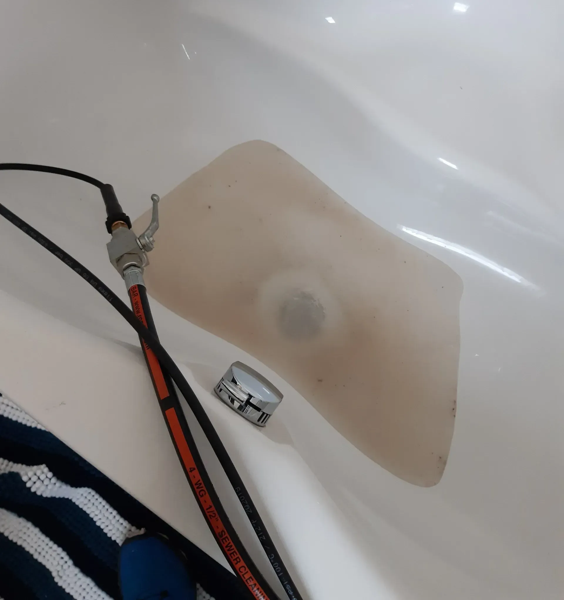 verstopfte Badewanne