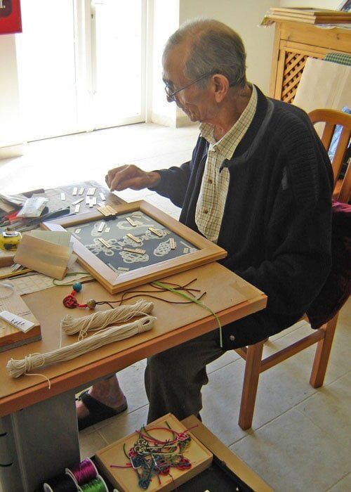 Pink-Flowers-With-Blurry-Green-Leaves