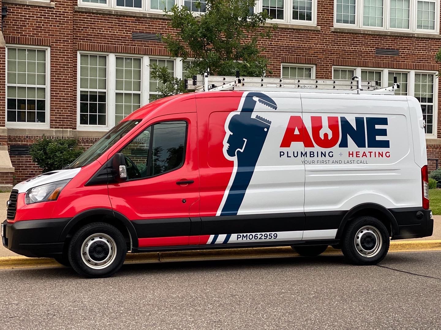 AUNE Vehicle 