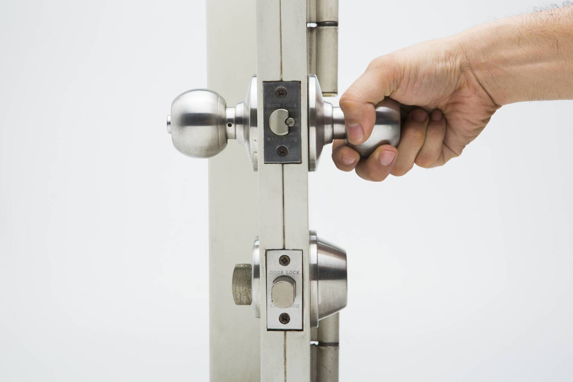 porta con pomello