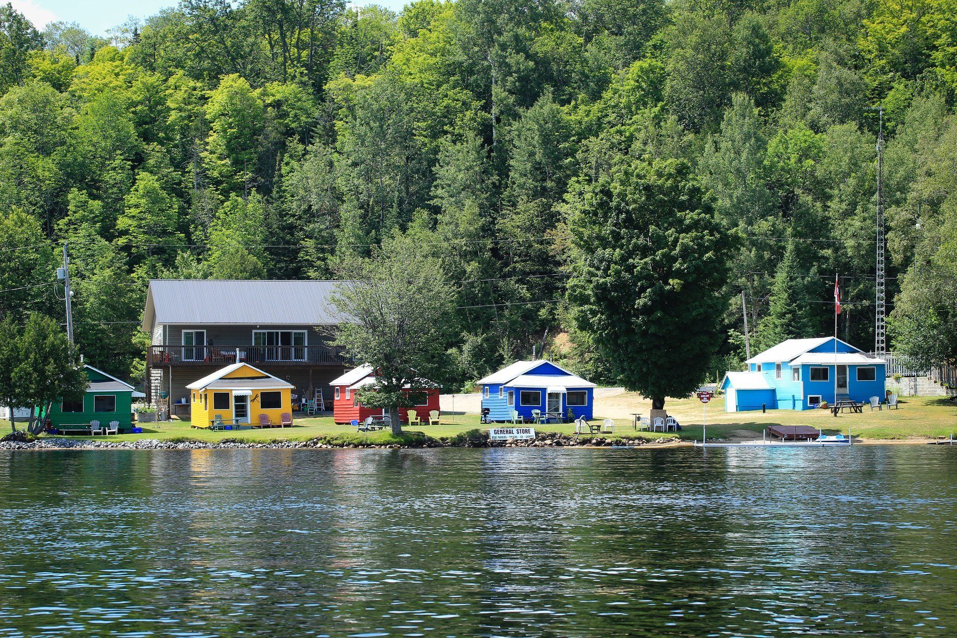 A row of houses sit on the shore of a lake