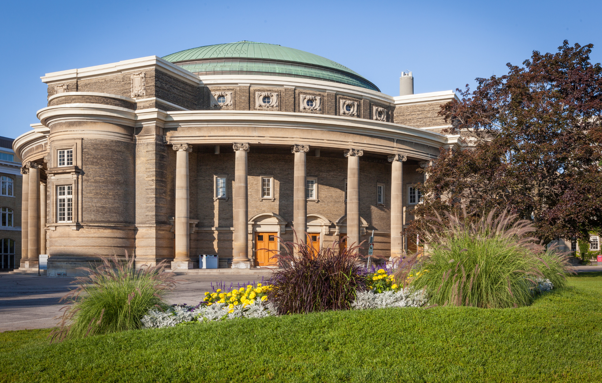 a large building with columns and a green dome