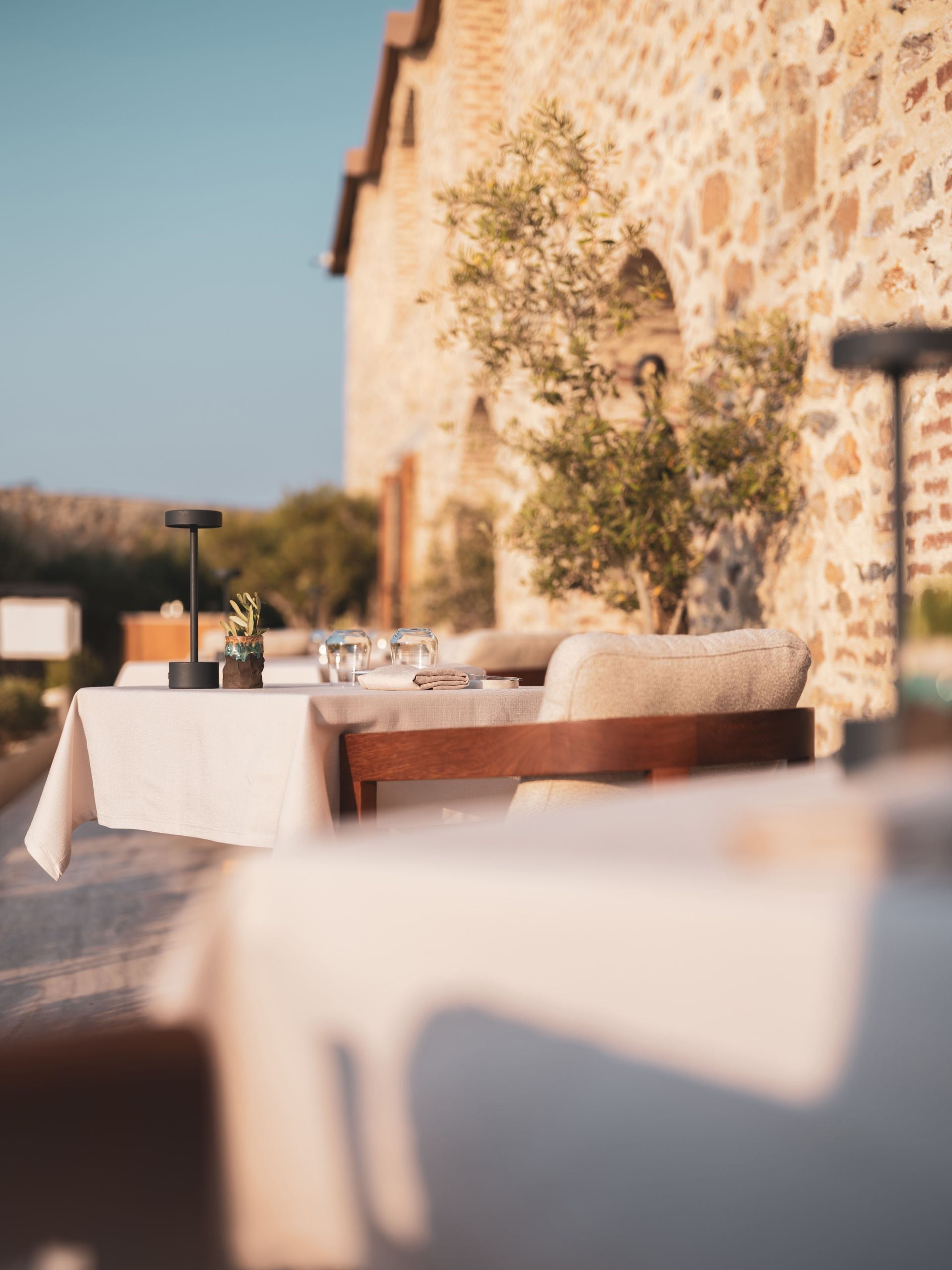 Deluxe Oda: "Ruins Luxury Resort'un modern tasarımlı, deniz ve havuz manzaralı deluxe odası." 
