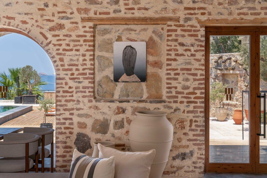 Ruins Luxury Resort'un deniz kenarında düzenlenen romantik düğün etkinliği.