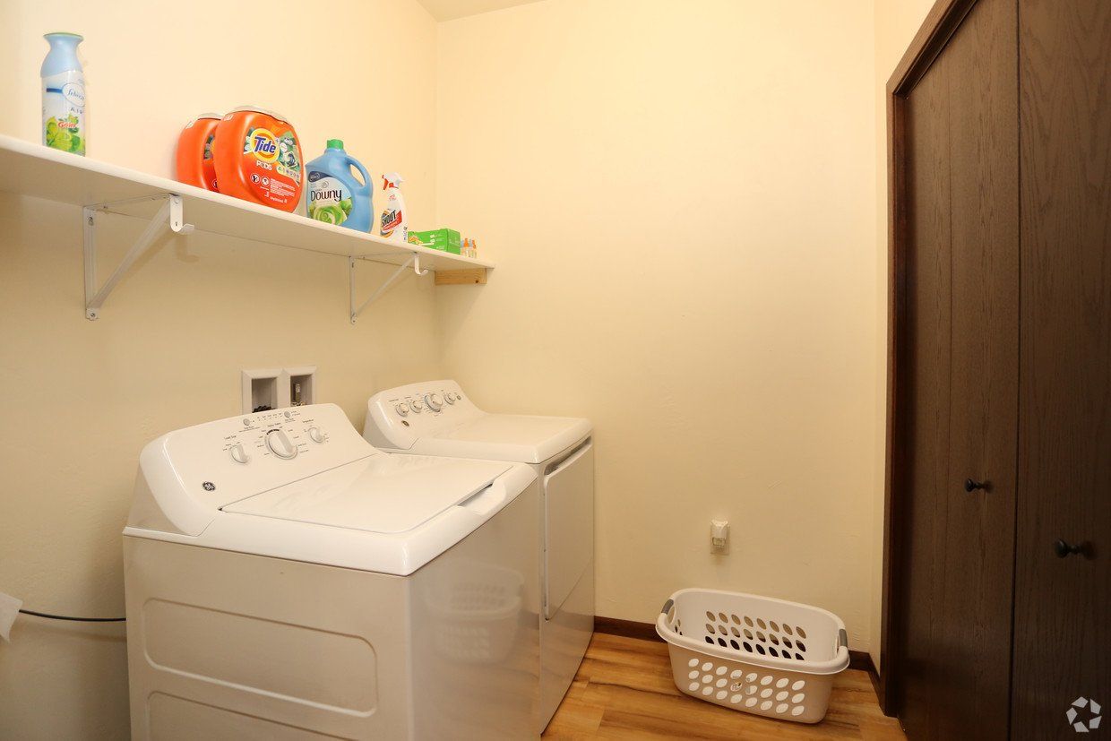 Forest Creek Apartments Manitowoc, Wisconsin Apartments