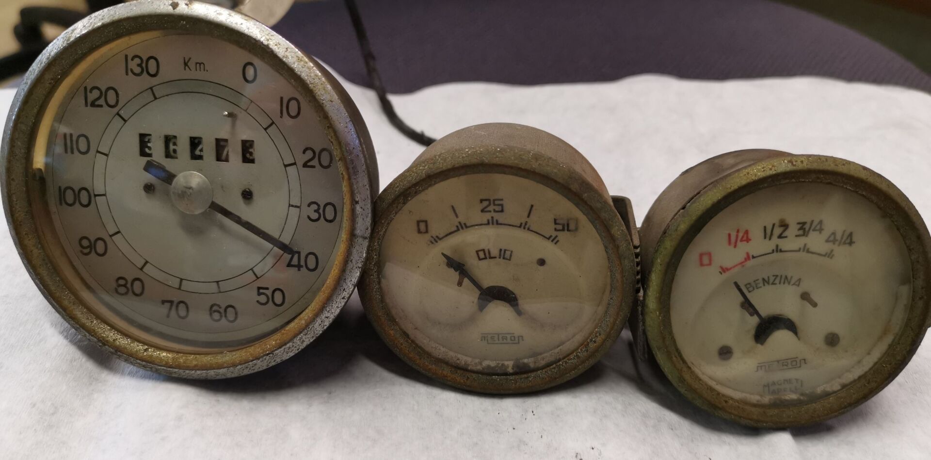 contachilometri di automobile d'epoca