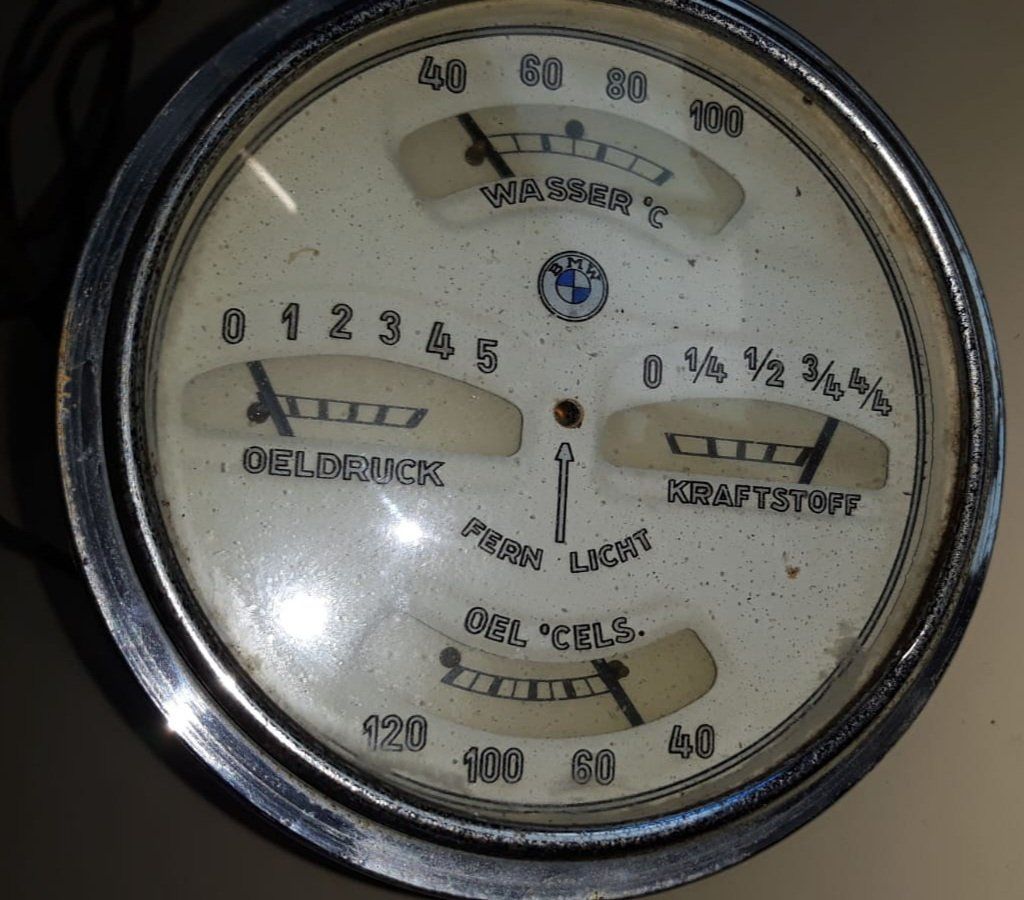 vecchio contachilometri d'epoca