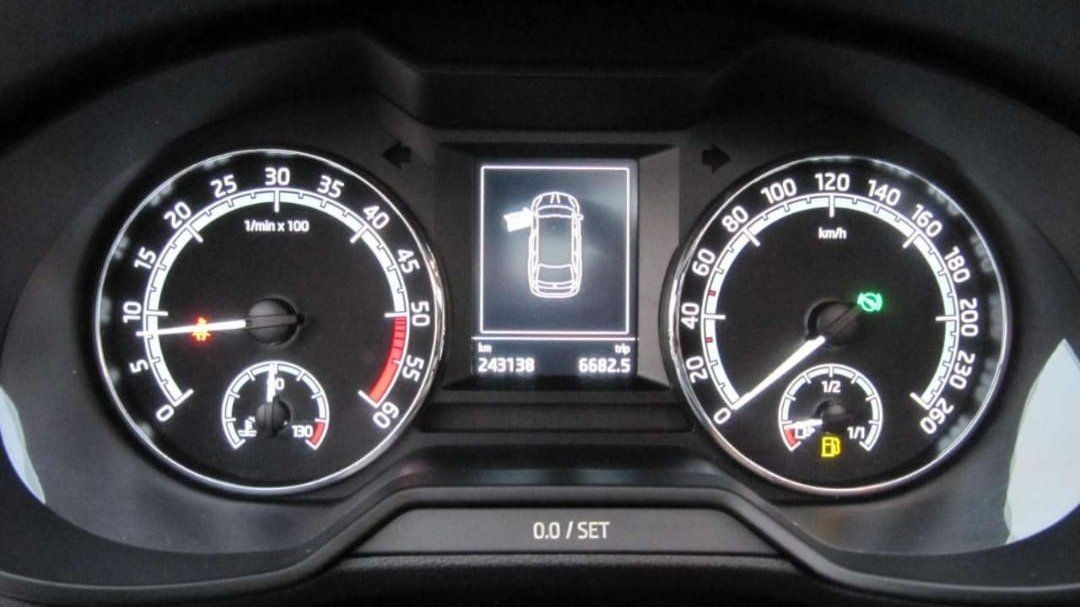 contachilometri con display elettronico