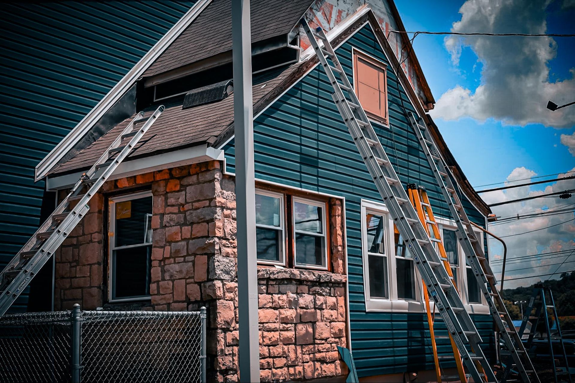 a ladder is sitting on the side of a house