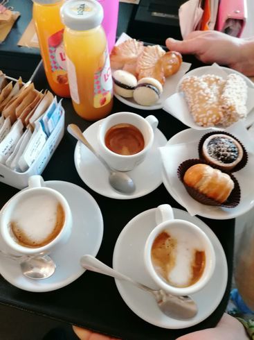 caffè e pasticcini