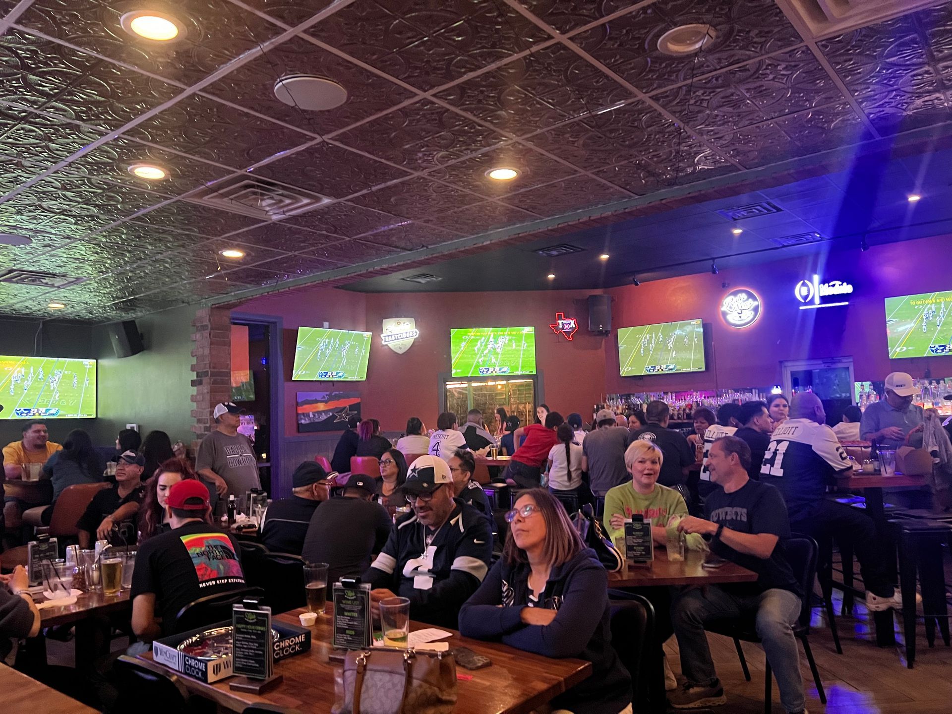 A large group of people are sitting at tables in a restaurant.