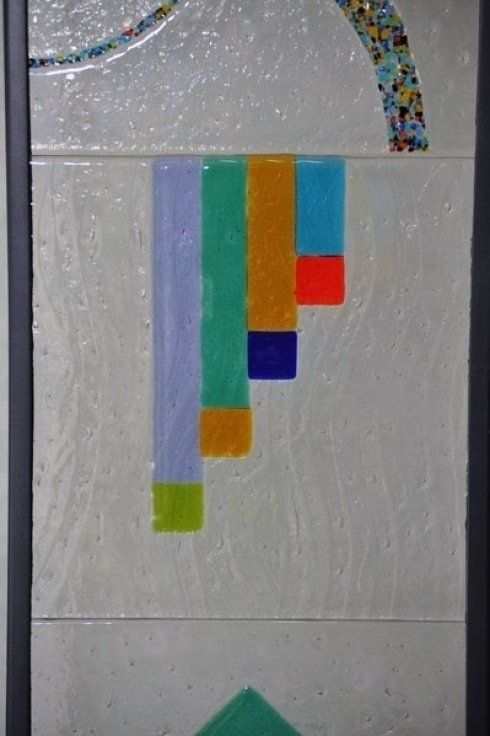 vetro opaco con inserti colorati