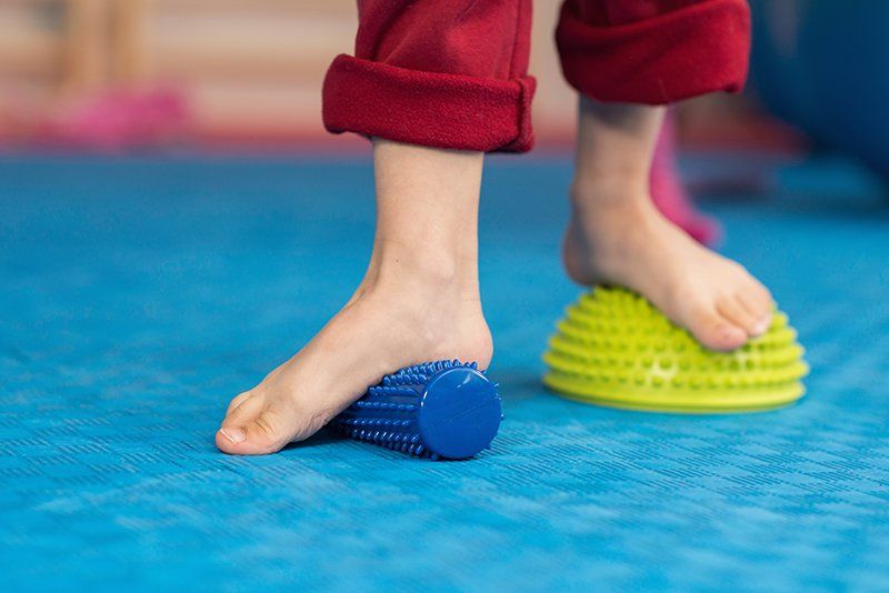 paziente esegue esercizi di riabilitazione motoria