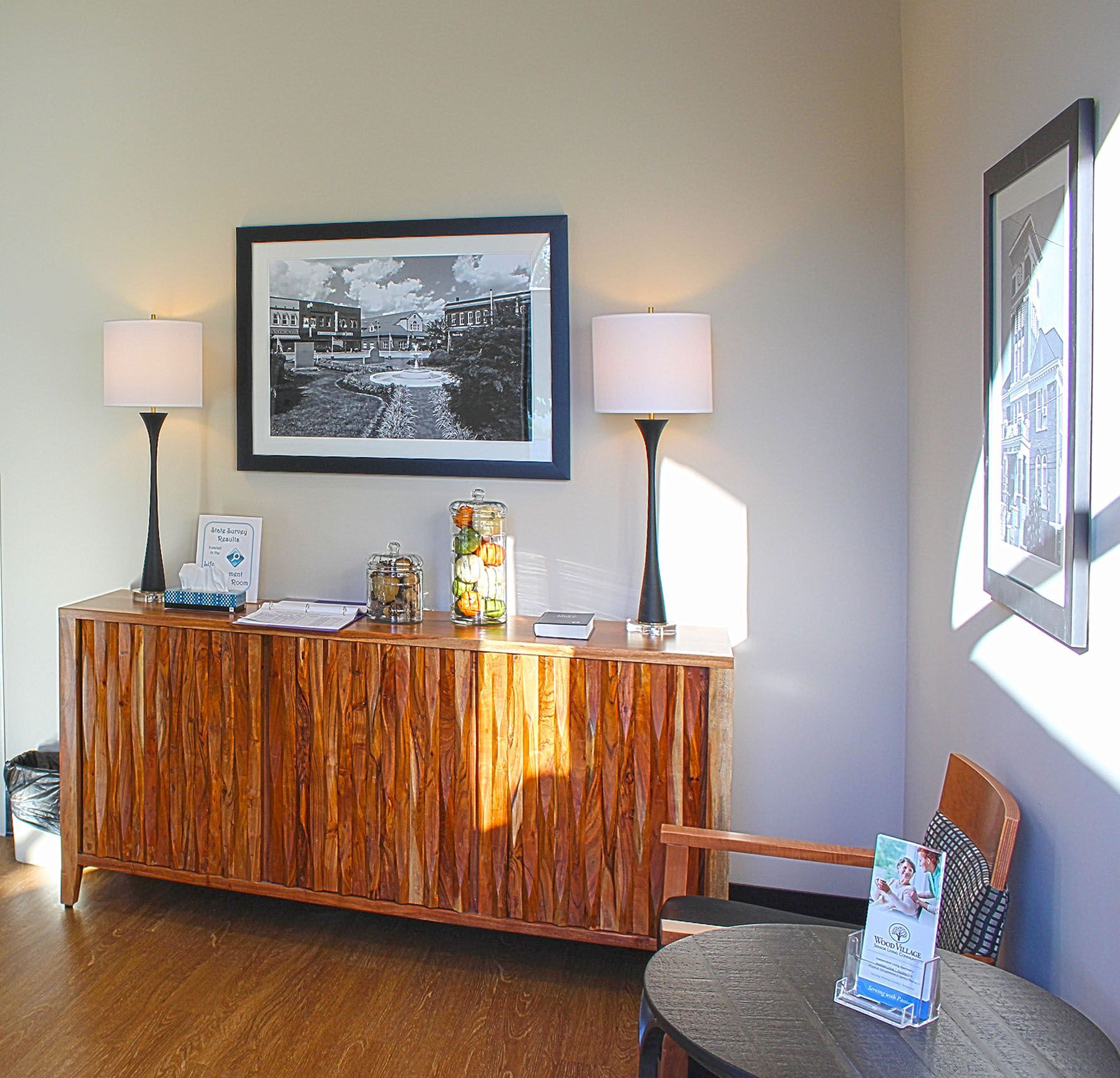 A room with a picture on the wall that says