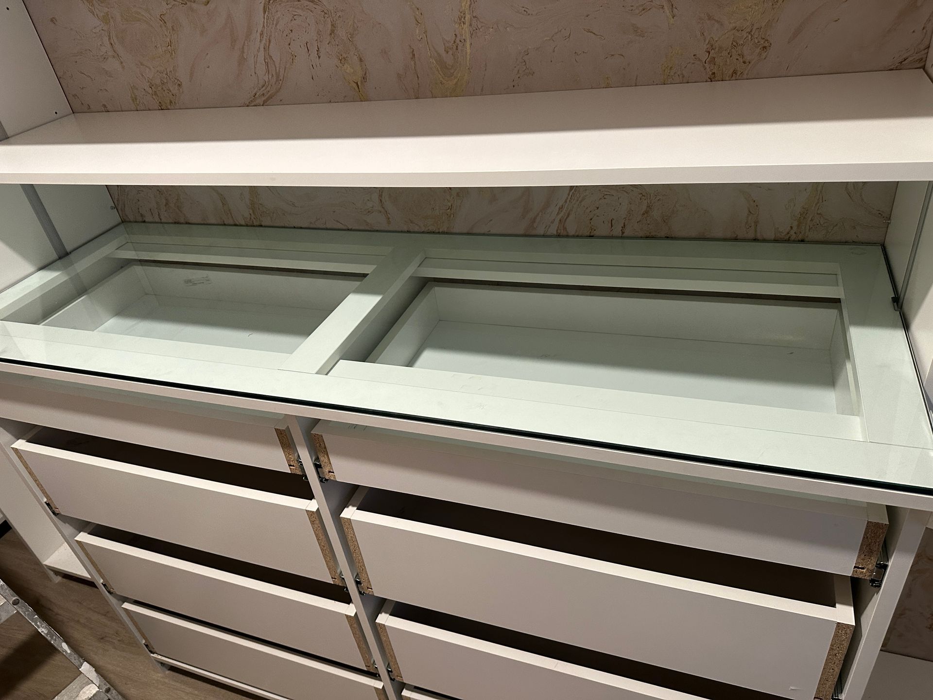 A closet organizer for jewelries and watches  and a glass top