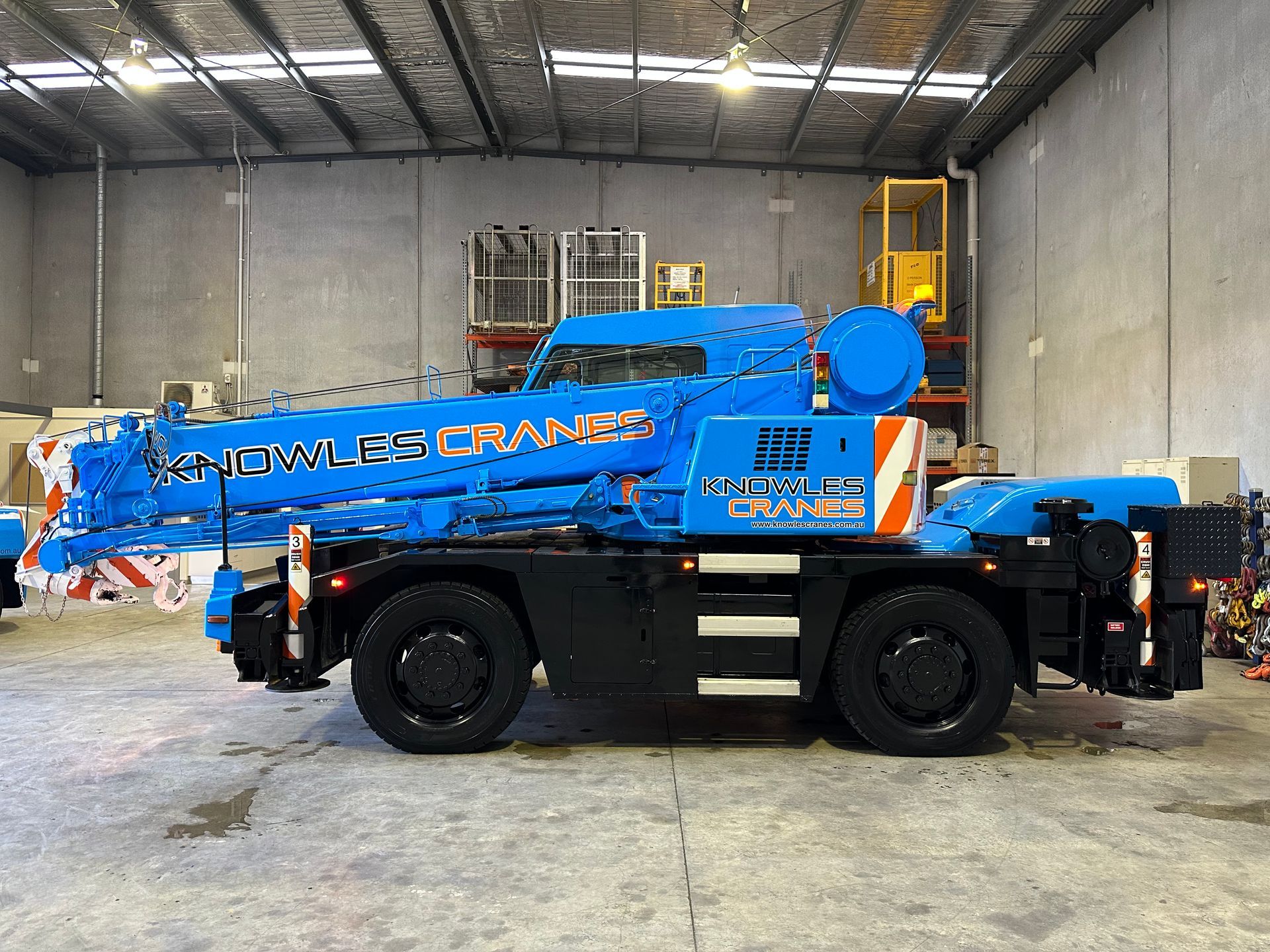 13T Kato KRM-13H City Crane