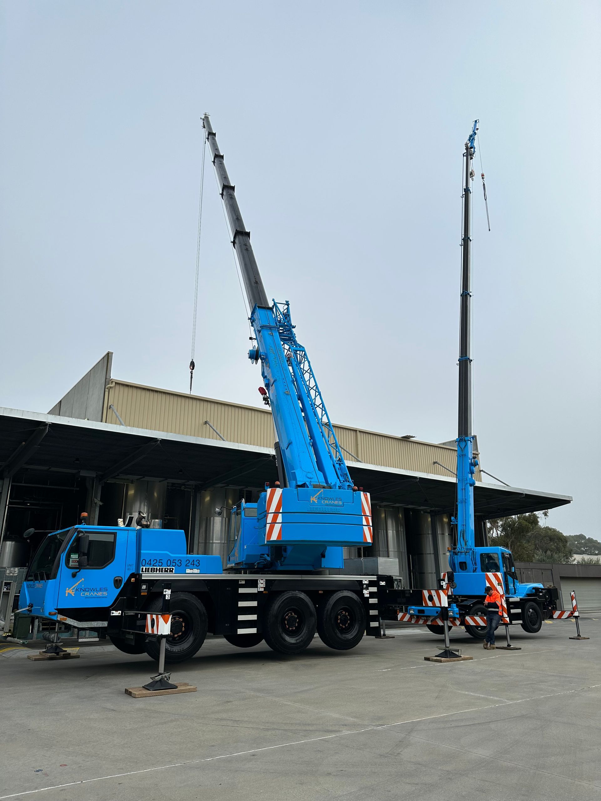 Hydraulic crane in action