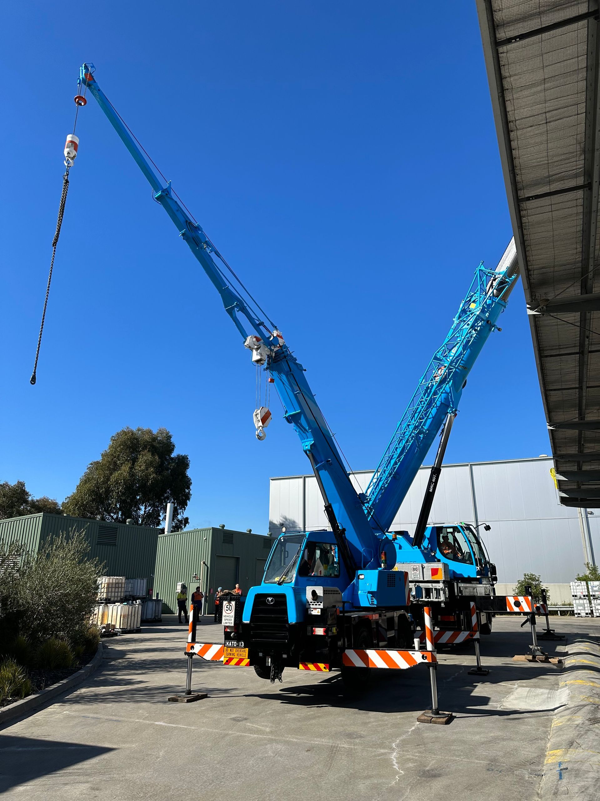 Heavy-duty crane