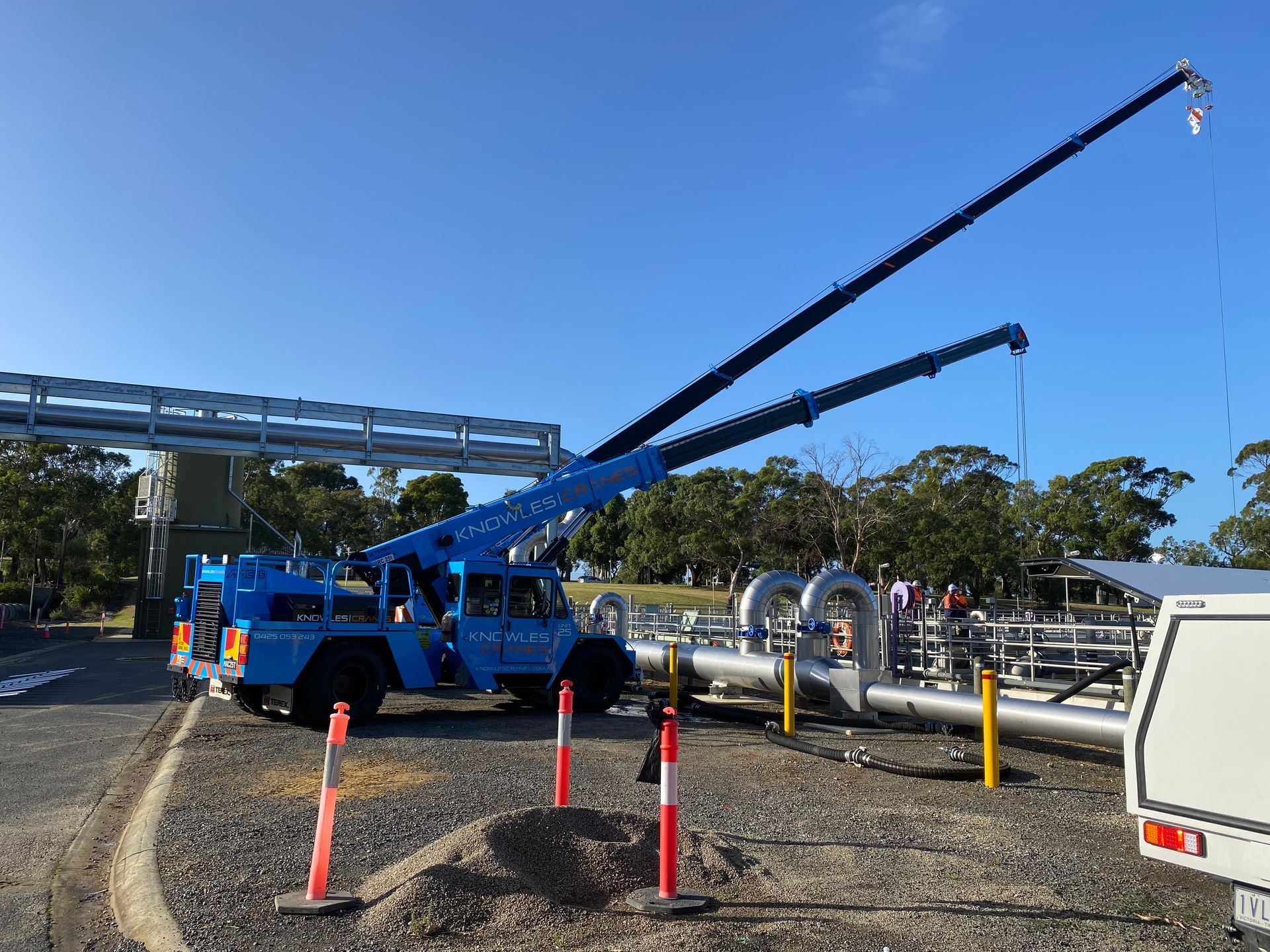 Knowles Crane
