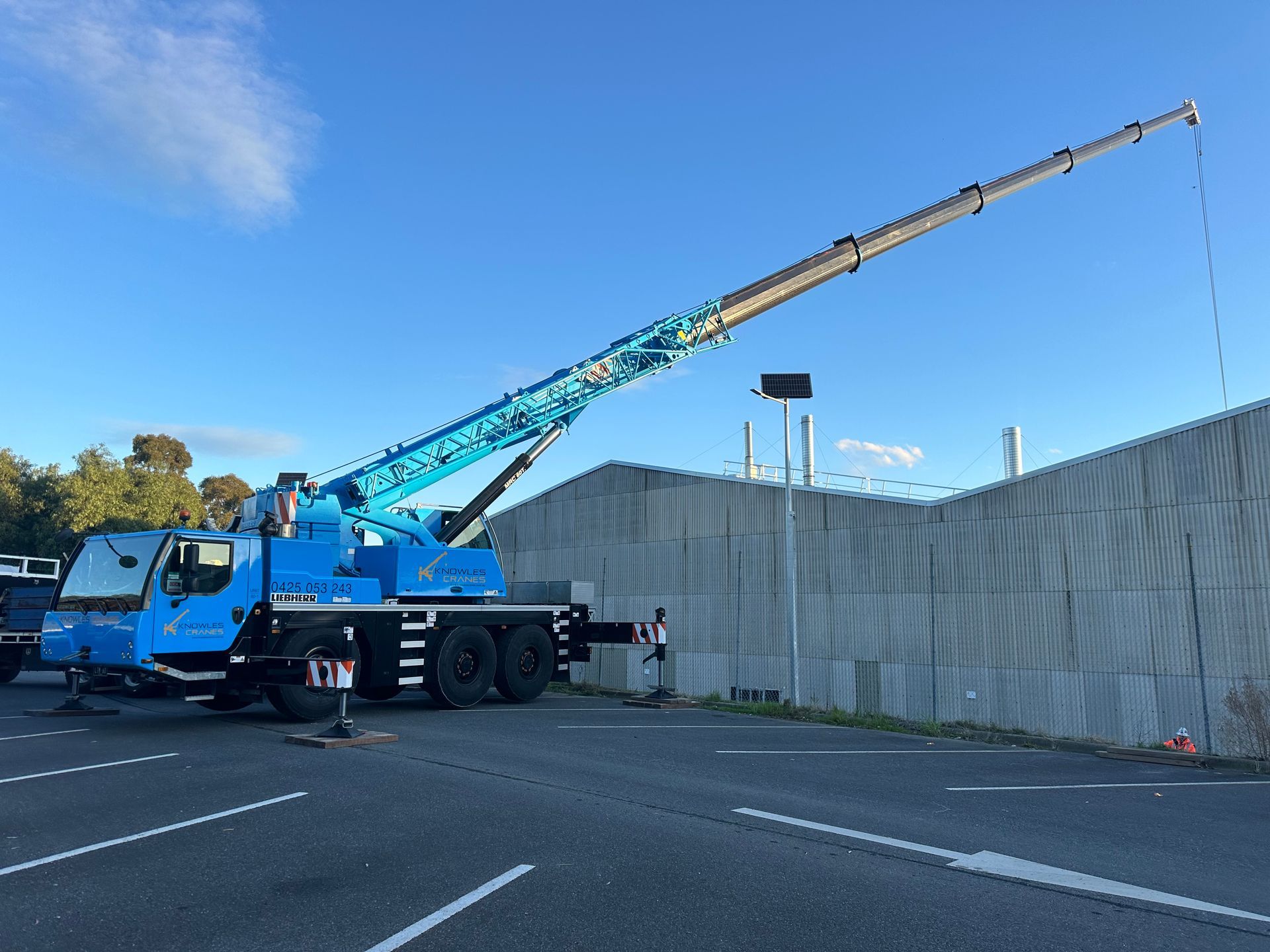 Heavy-duty crane