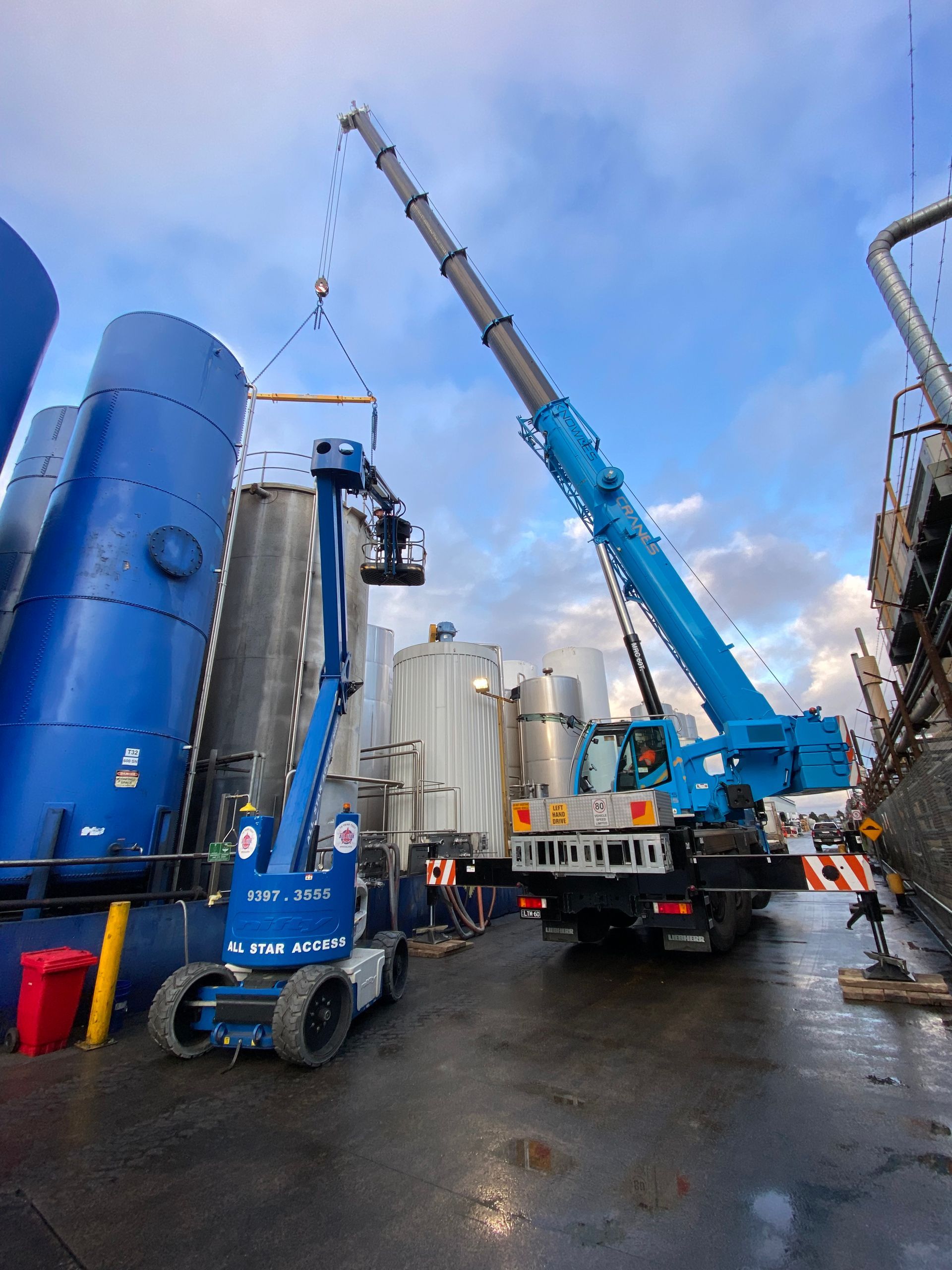 Heavy-duty crane