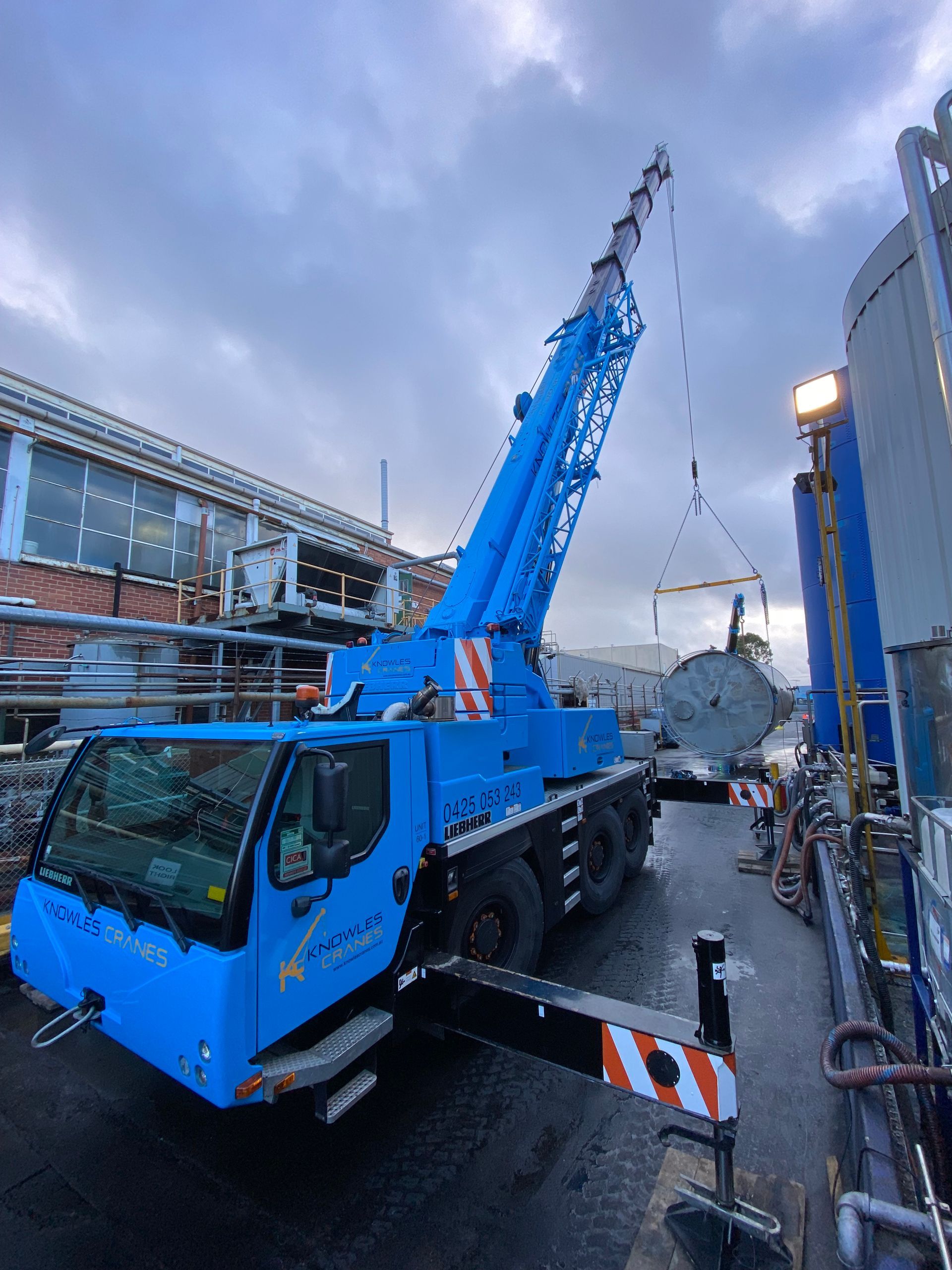 Portable crane vehicle