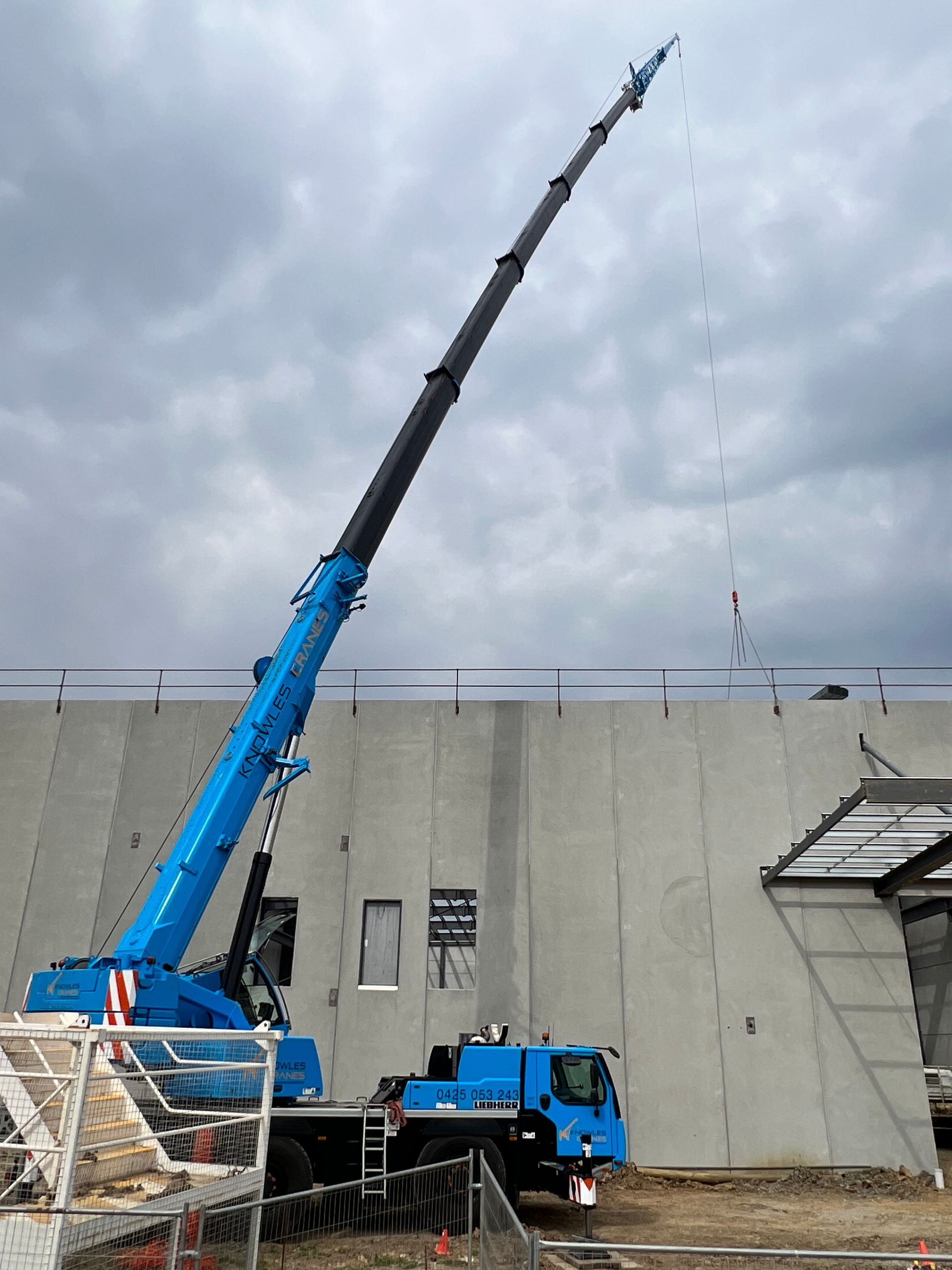 Heavy-duty crane
