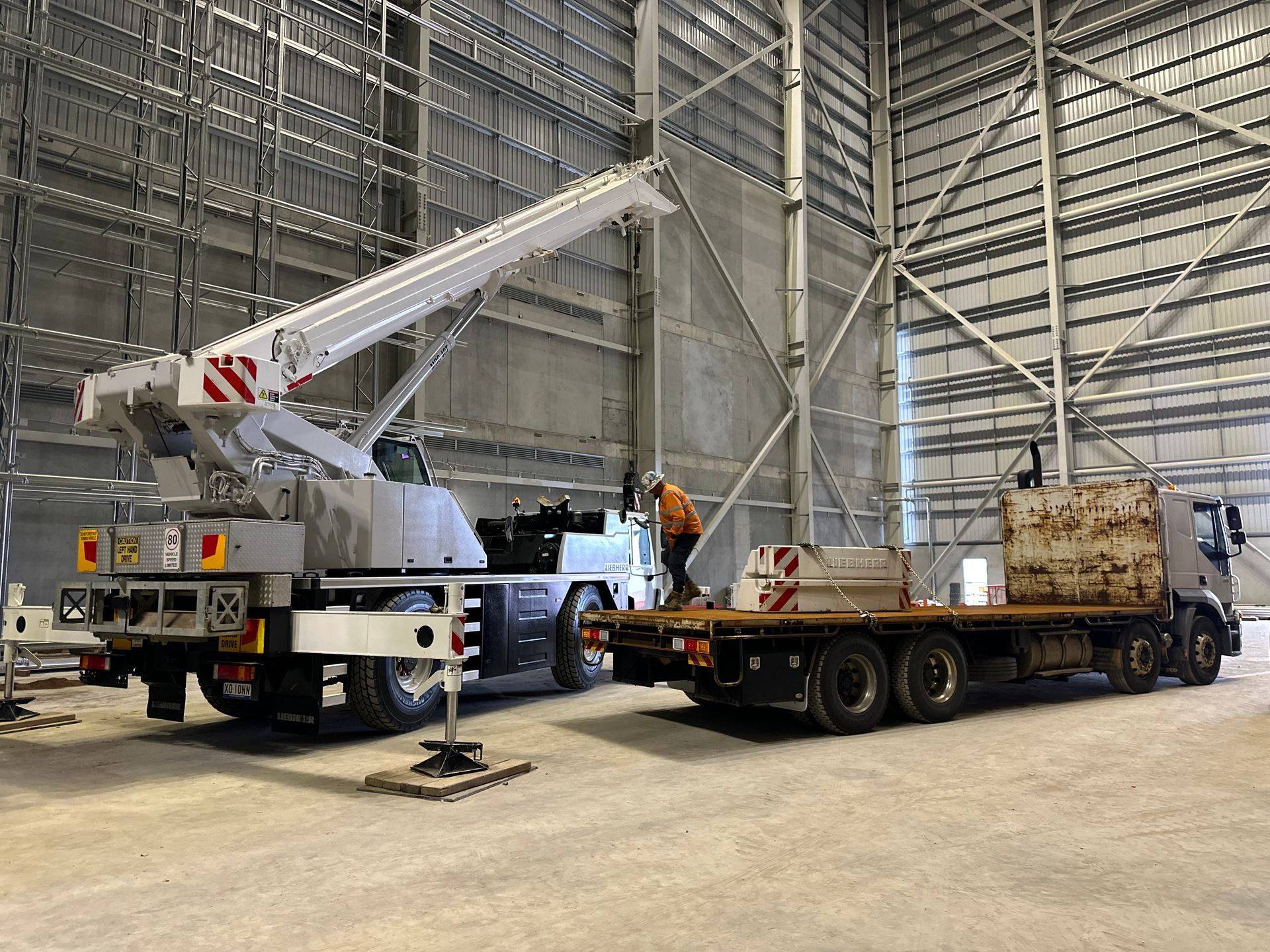 Portable crane vehicle