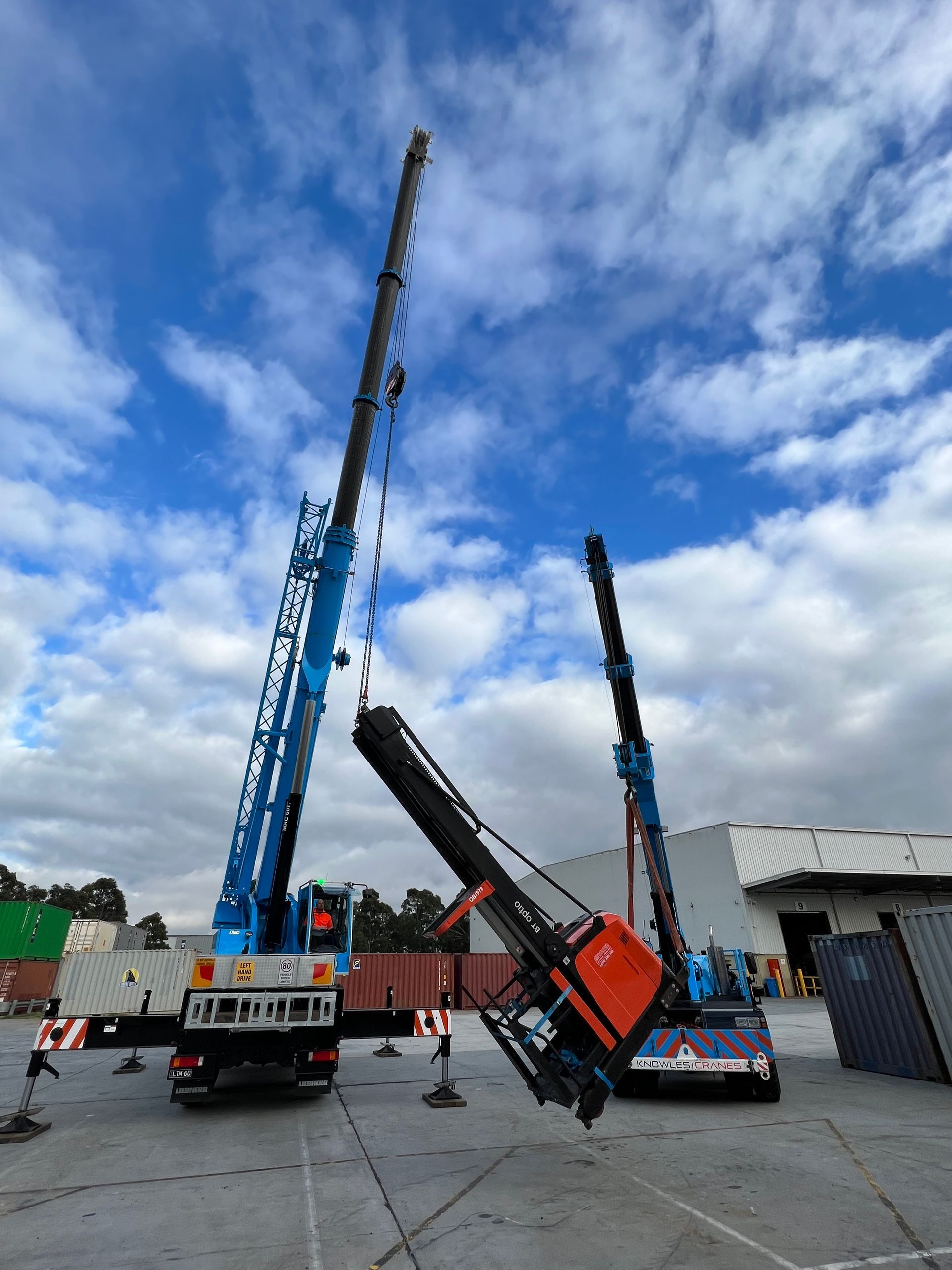 Heavy-duty crane
