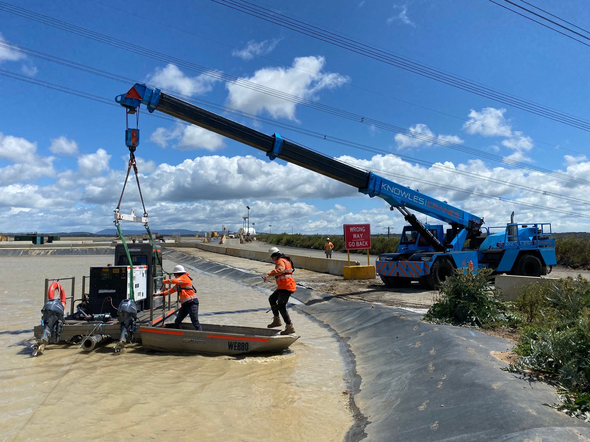 Hydraulic crane in action