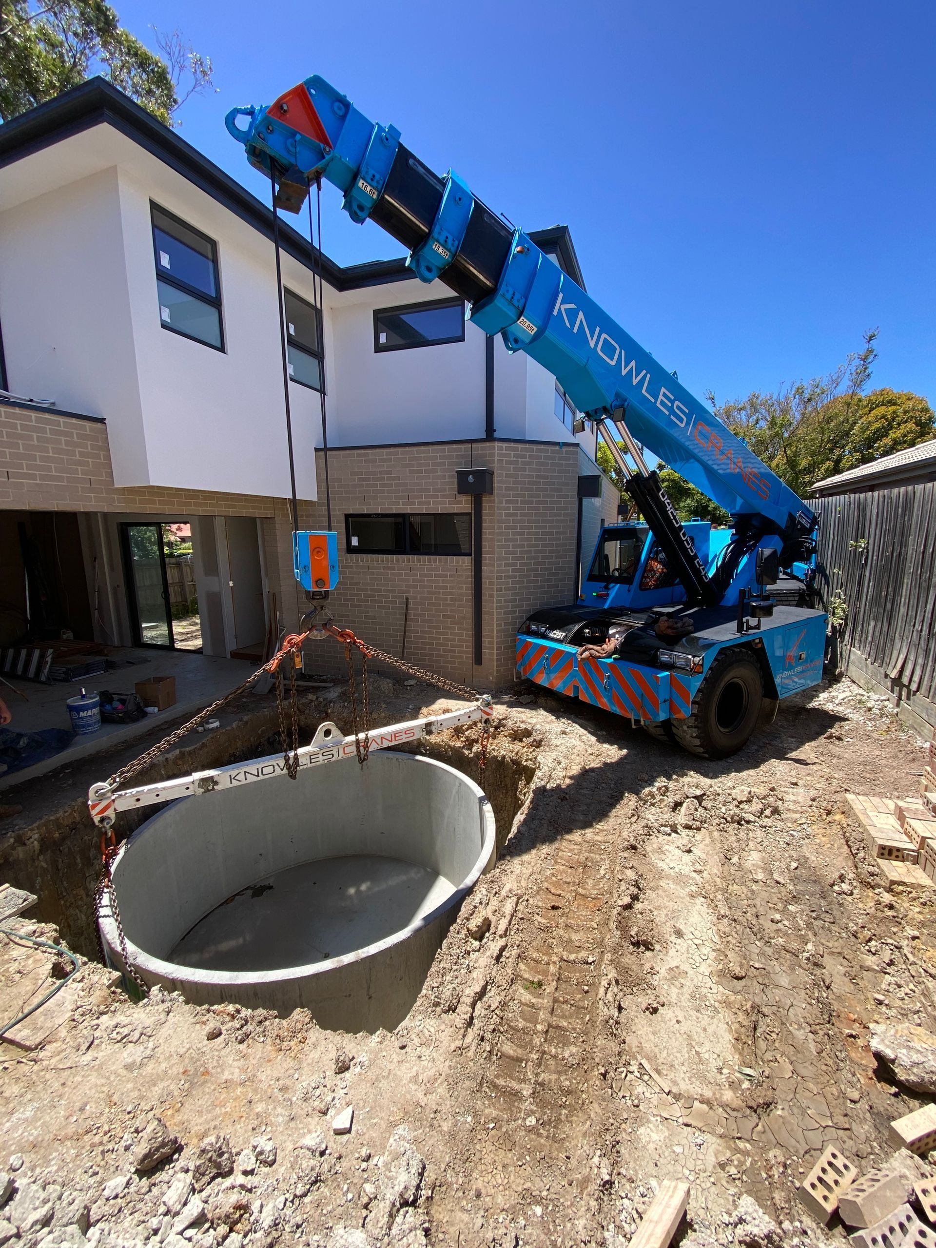Mobile crane lifting