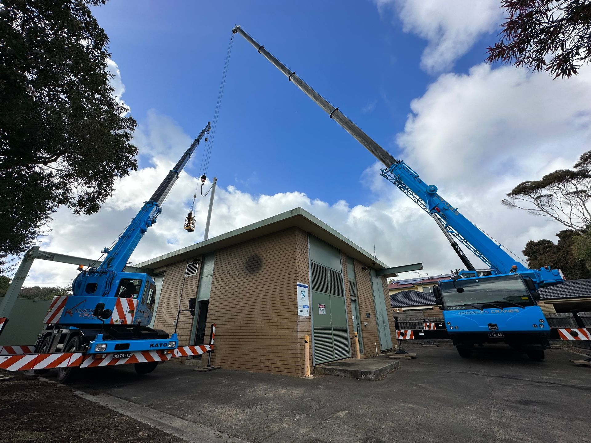 Heavy-duty crane