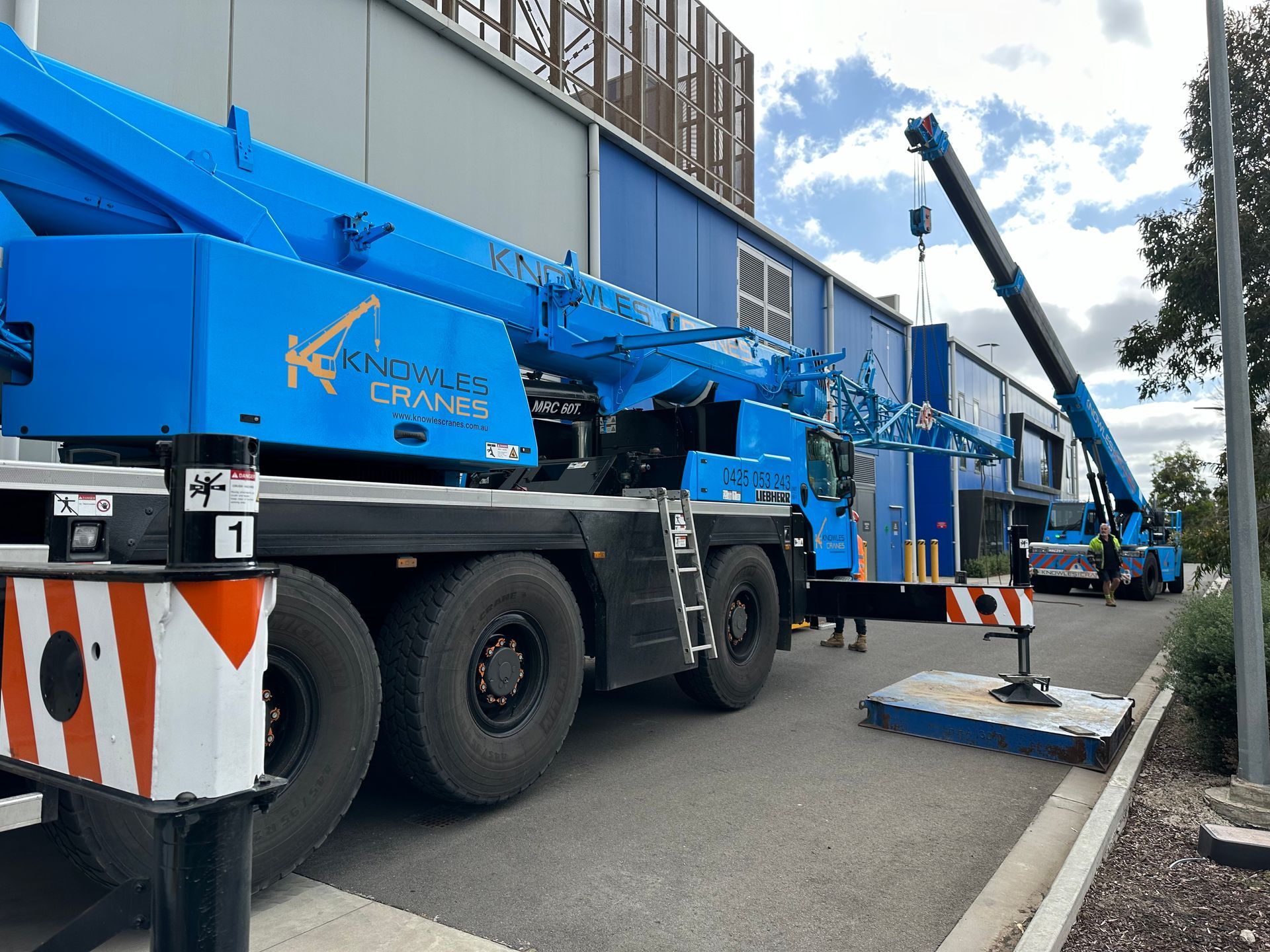 Portable crane vehicle