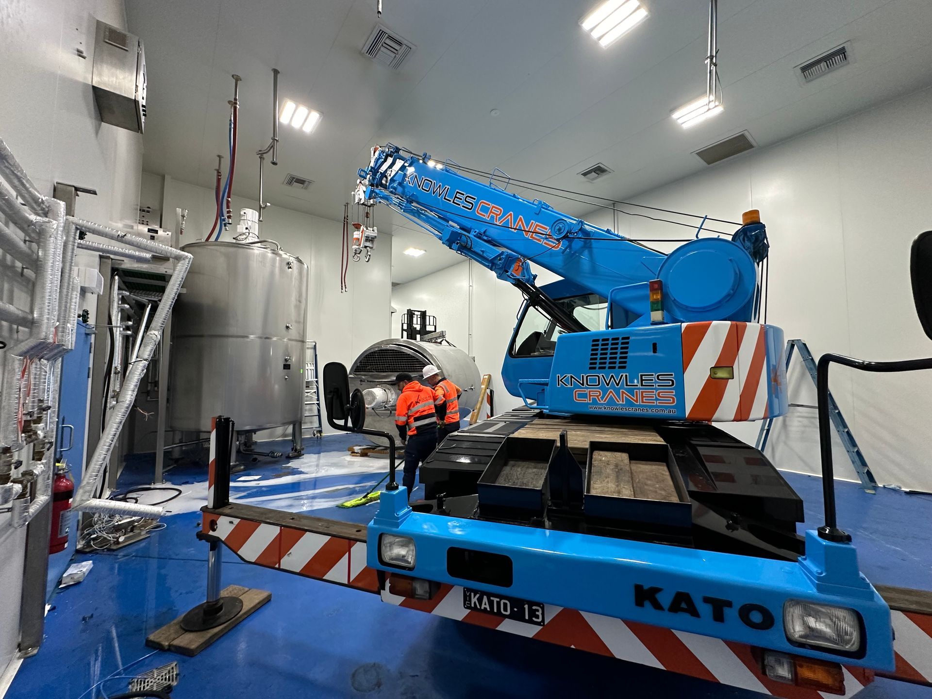 Mobile crane lifting
