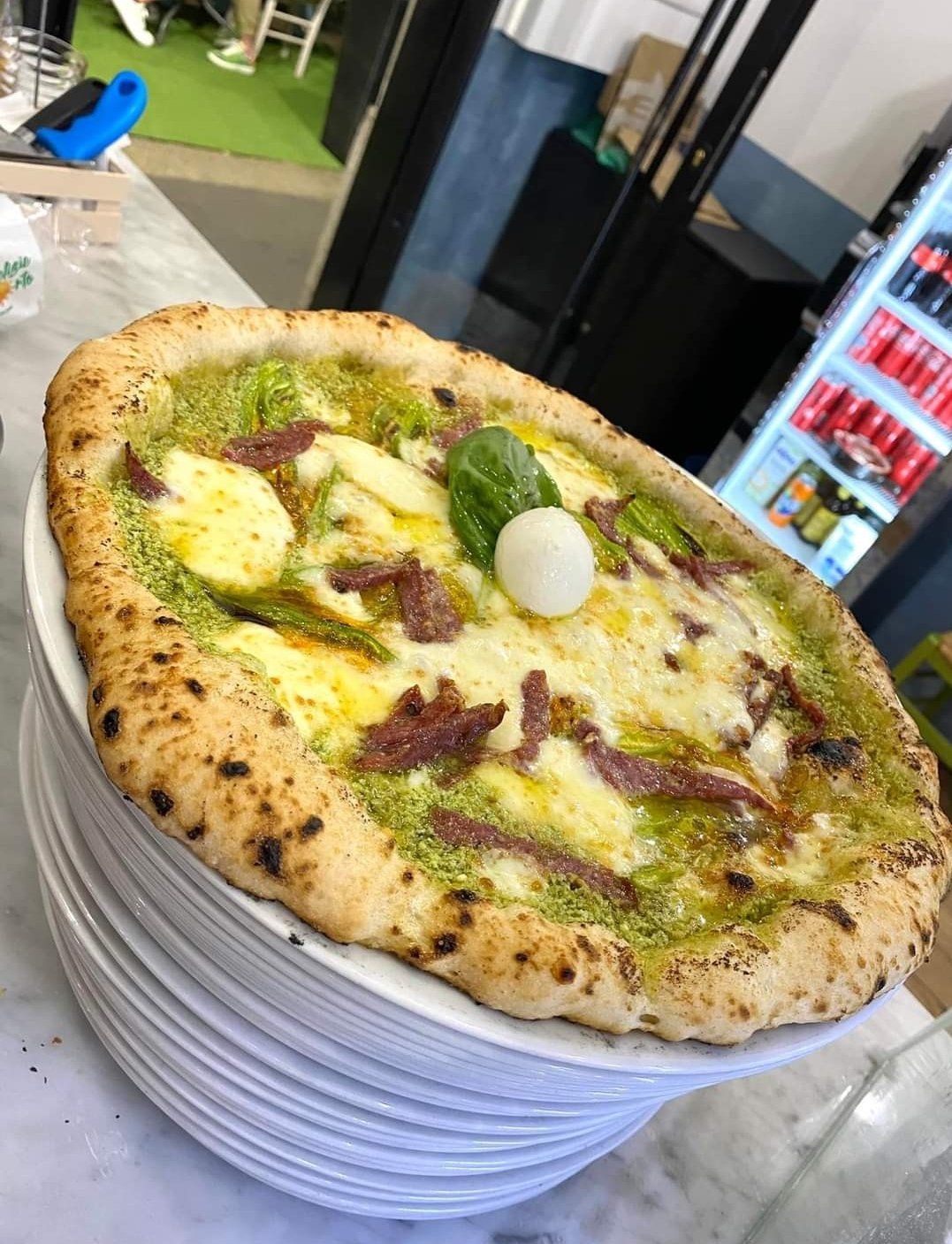 pizza con acciughe e pistacchio del ristorante e pizzeria per celiaci a Milano