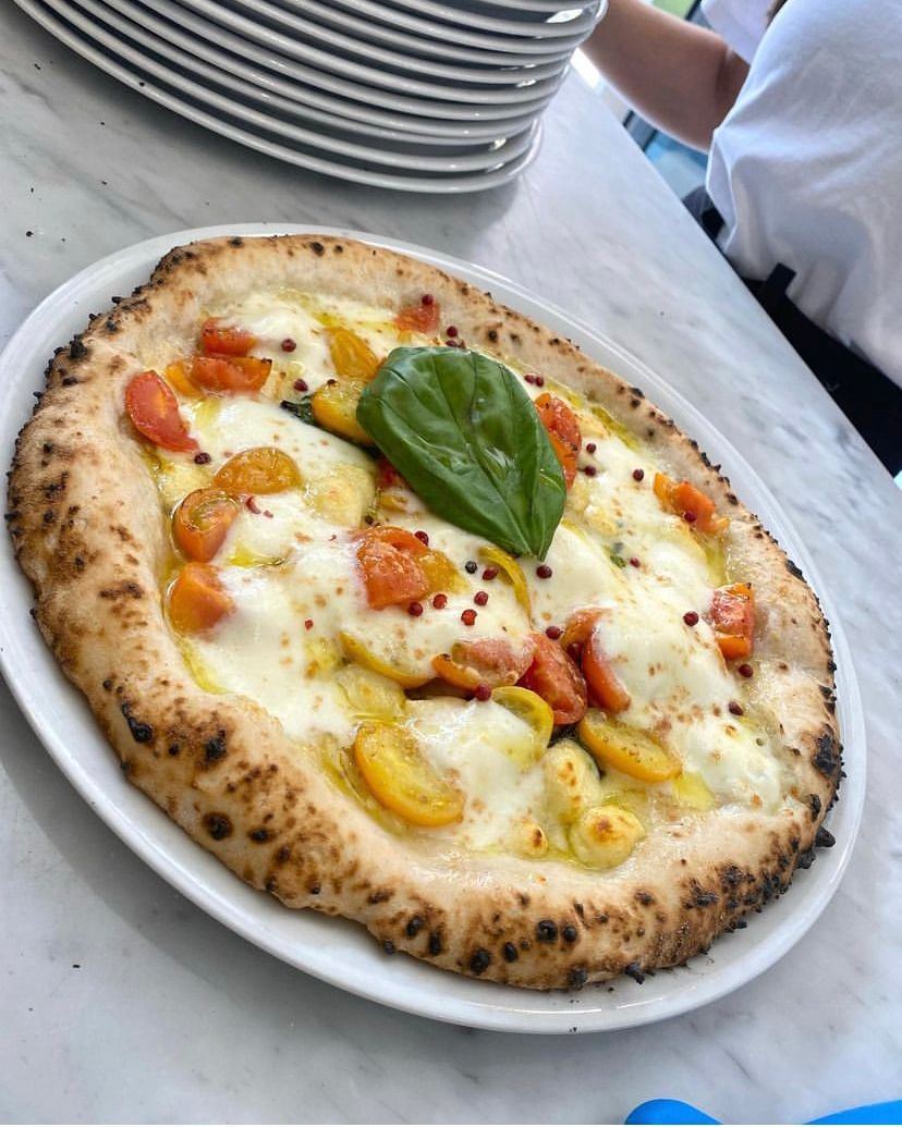 pizza con bufala e pomodorini del ristorante e pizzeria per celiaci a Milano