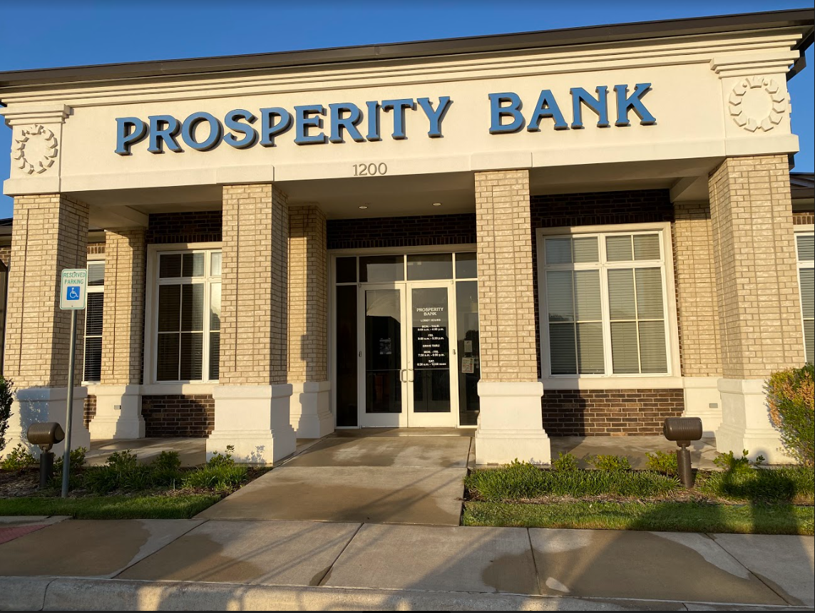 Sidewalk and exterior washing of Prosperity Bank