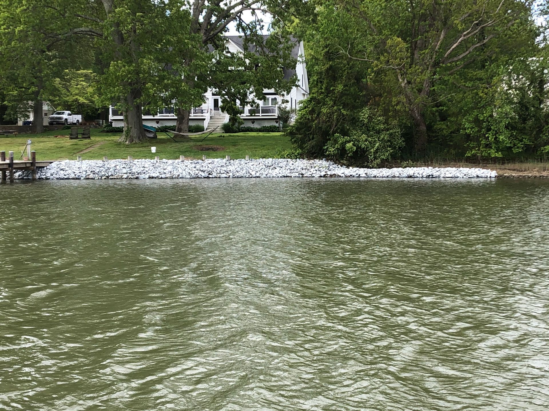 Stone retaining wall