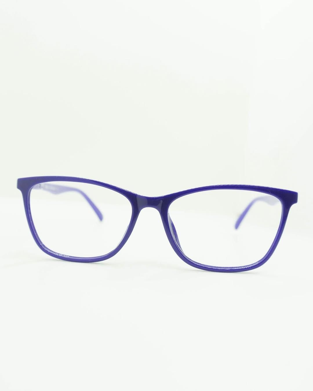 Gafas con montura azul.