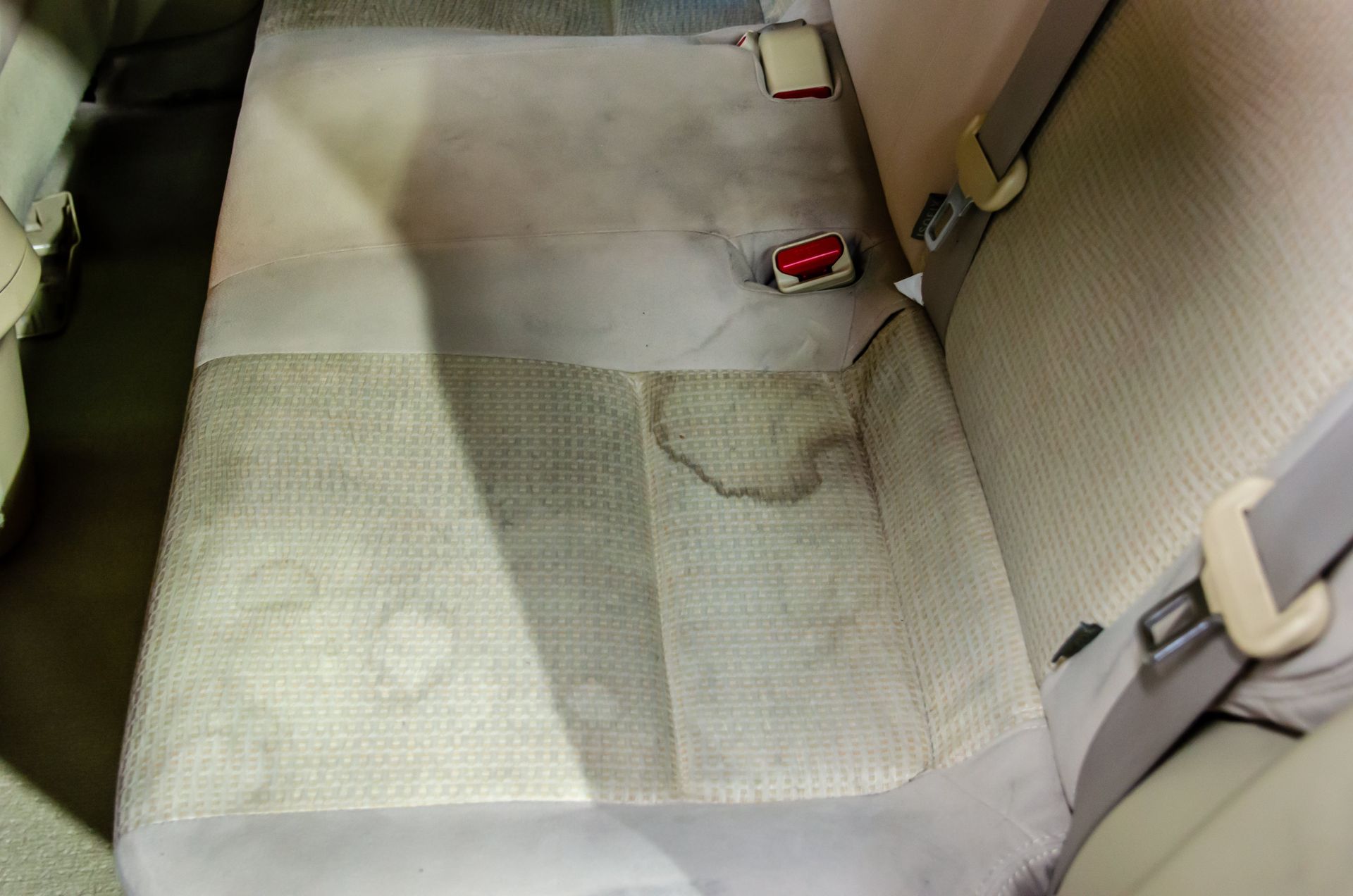 We get rid of old stains in your car's interior